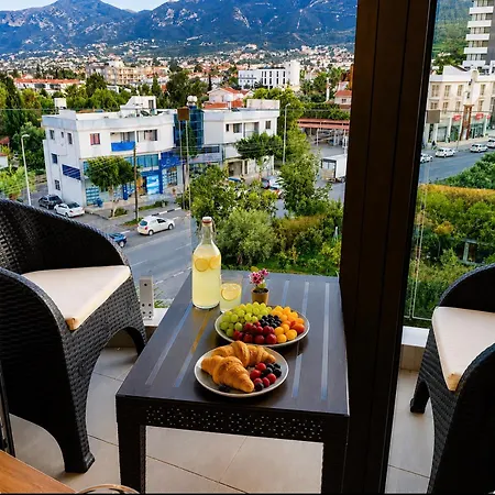 Wonderful 2 Bed Flat 2 Bathrooms 2 Dining Balconies Private Parking Reservation Deposit Required Kyrenia Walking Distance To Castle Apartmán