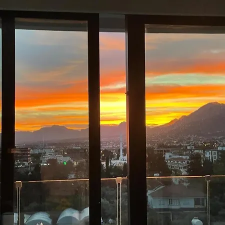 Wonderful 2 Bed Flat 2 Bathrooms 2 Dining Balconies Private Parking Reservation Deposit Required Kyrenia Walking Distance To Castle Apartmán Kyrenia (Northern Cyprus)