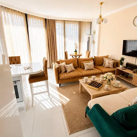 Wonderful 2 Bed Flat 2 Bathrooms 2 Dining Balconies Private Parking Reservation Deposit Required Kyrenia Walking Distance To Castle Apartmán
